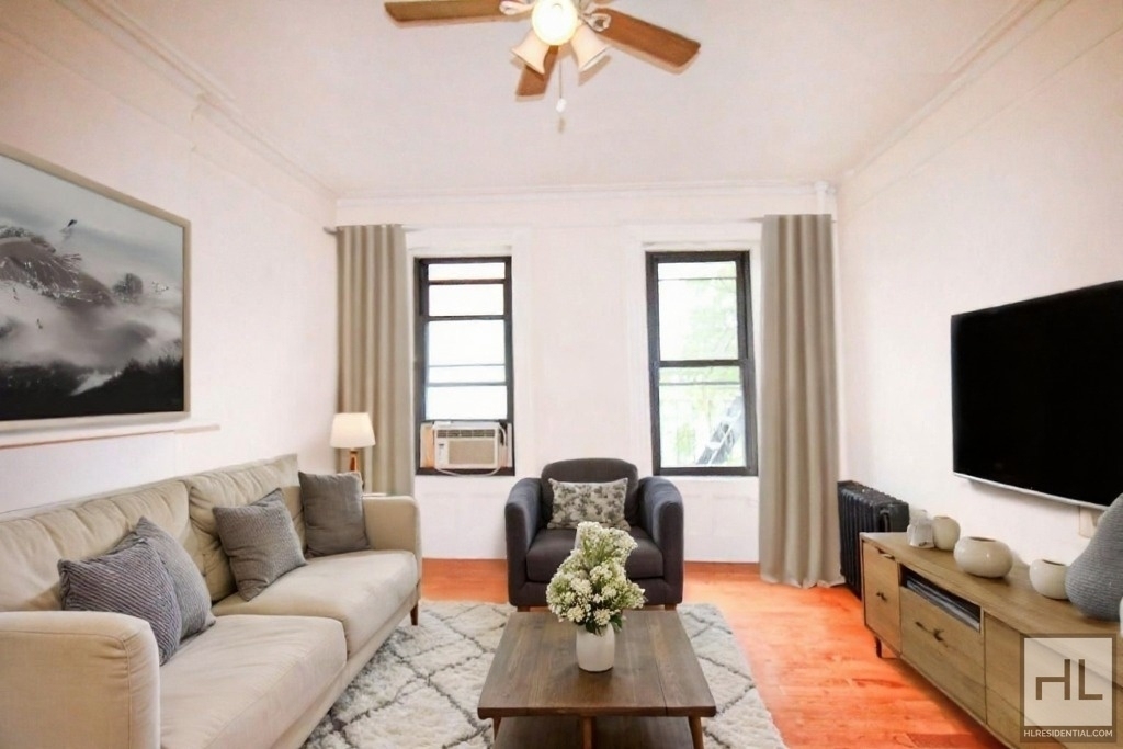 East 101 Street - Photo 2