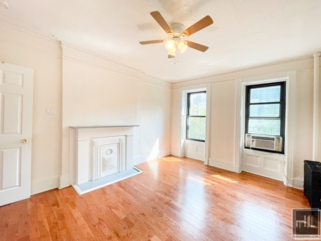 East 101 Street - Photo 1