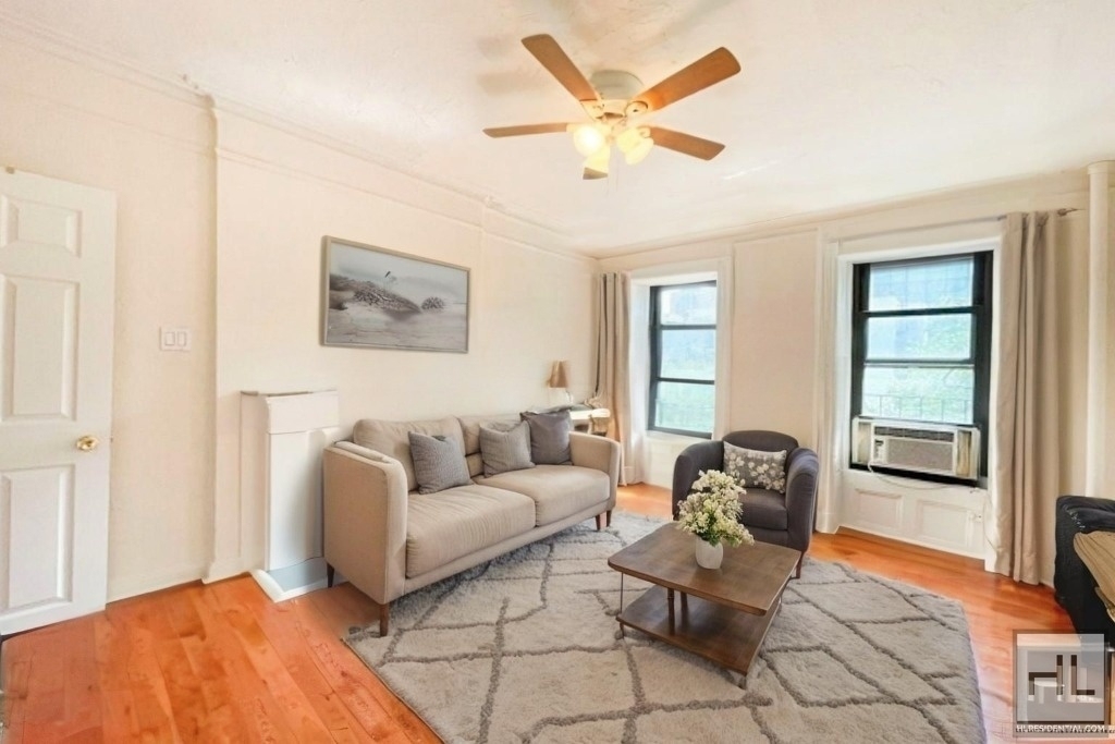 East 101 Street - Photo 0