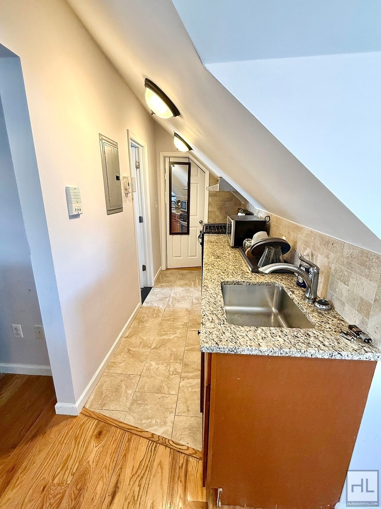 East Tremont Avenue - Photo 4