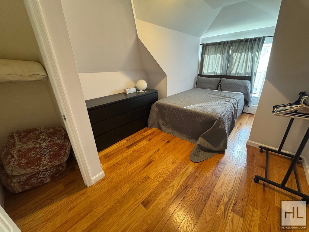 East Tremont Avenue - Photo 3