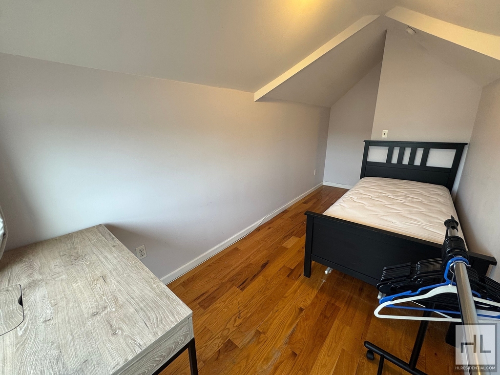 East Tremont Avenue - Photo 2