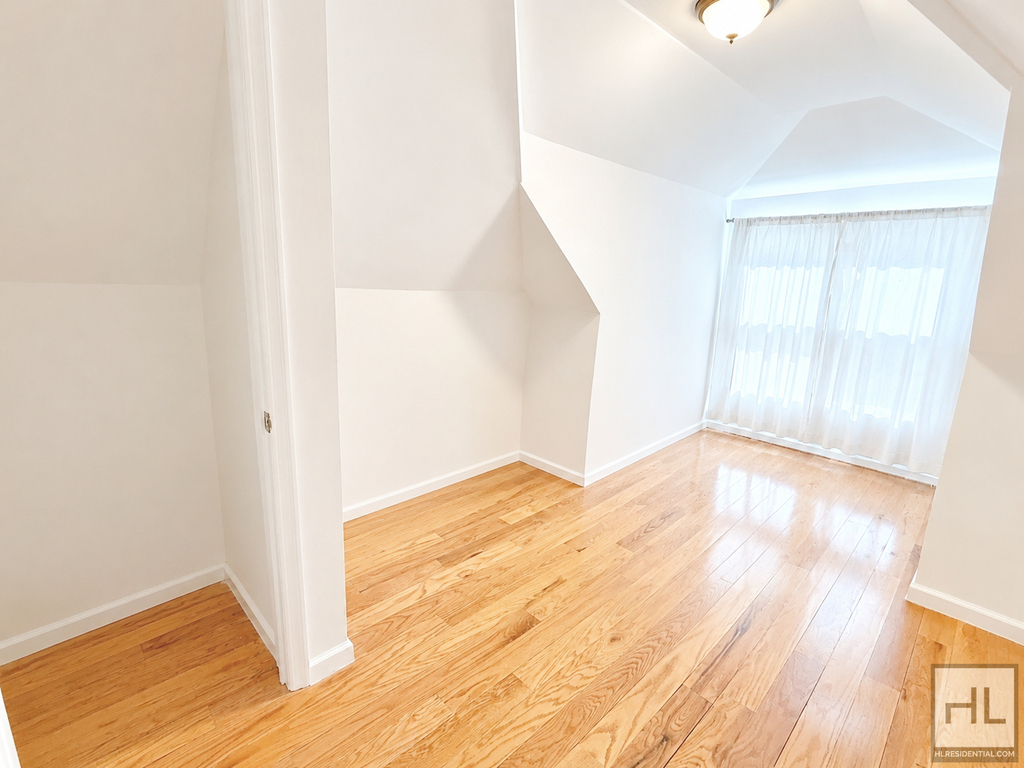 East Tremont Avenue - Photo 3