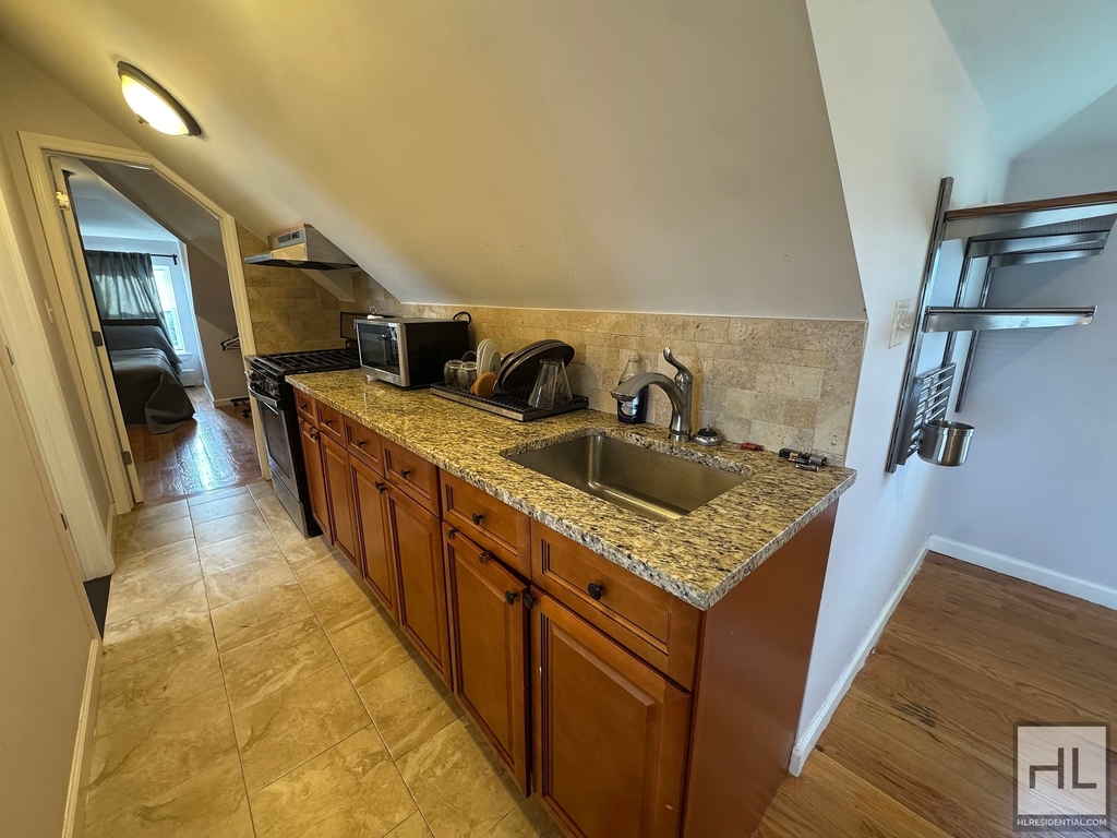 East Tremont Avenue - Photo 4