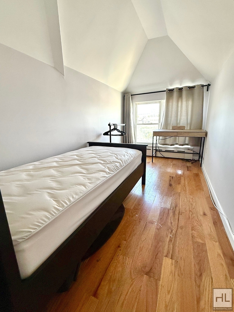 East Tremont Avenue - Photo 3