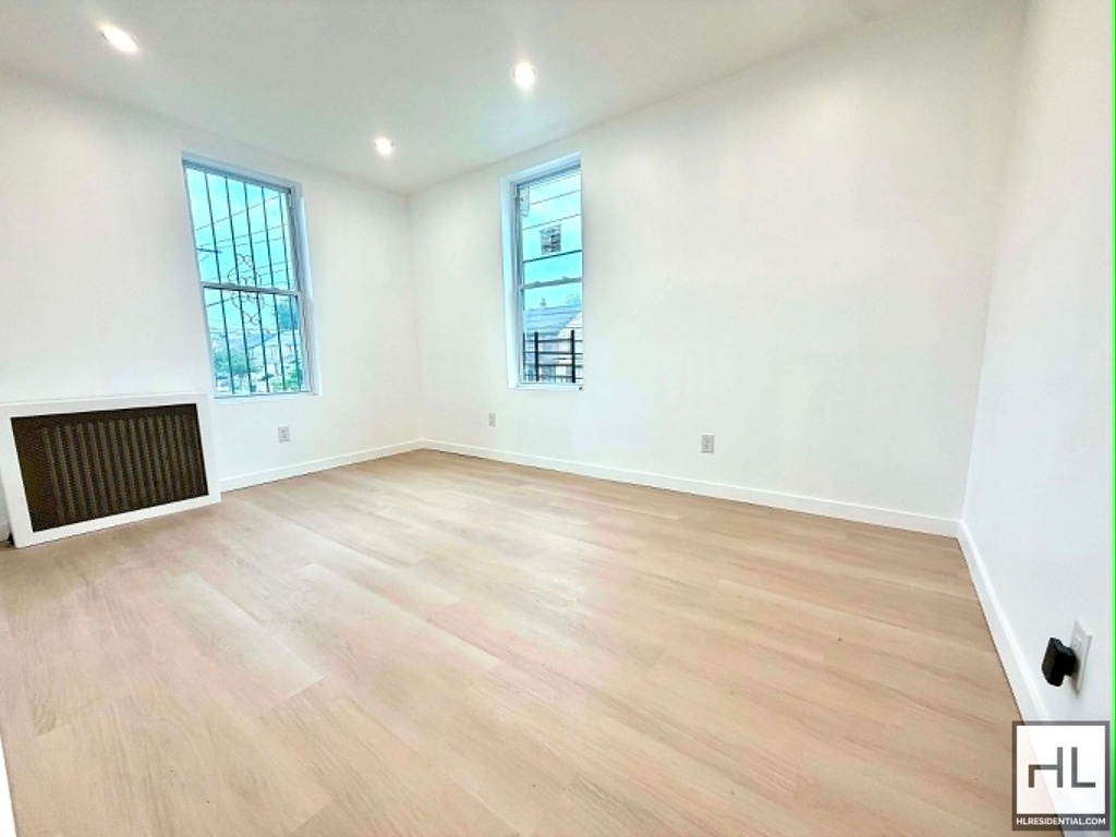 Linden Boulevard - Photo 1