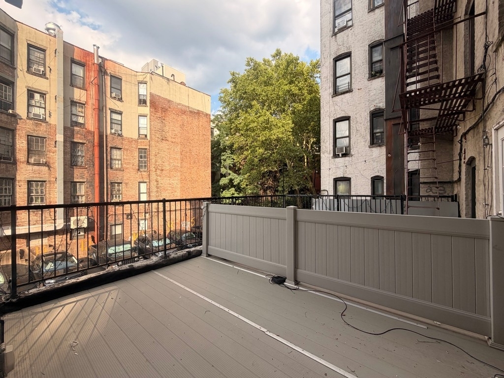 NO FEE 3BR in East Harlem - Photo 2