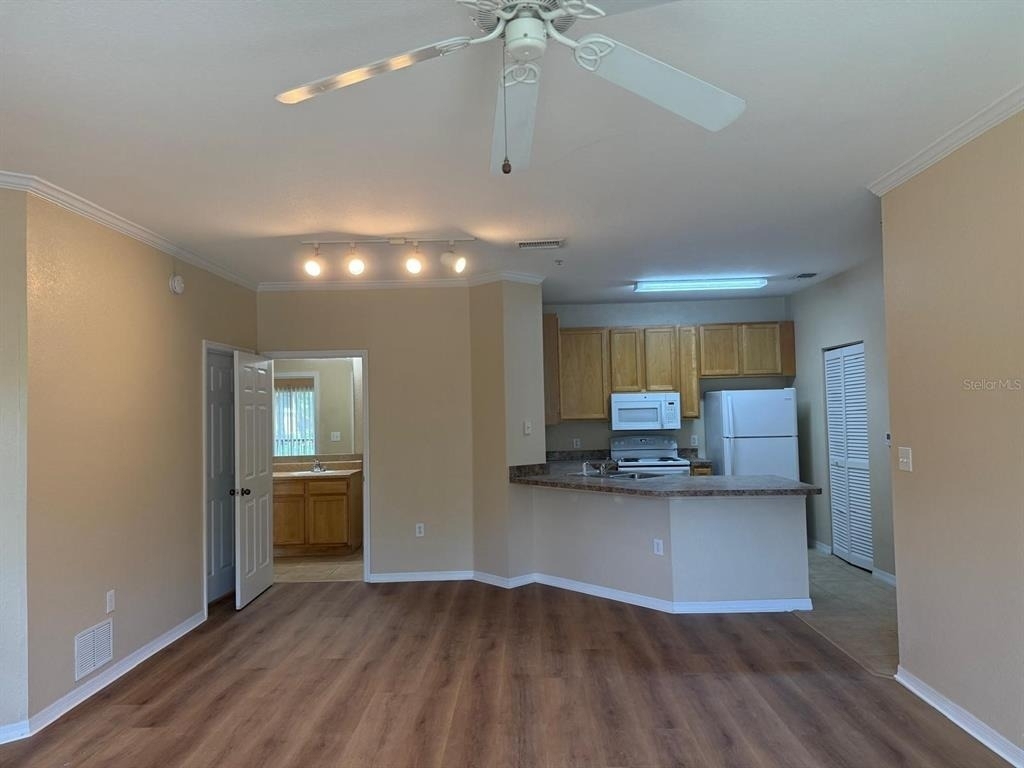 10025 Courtney Palms Boulevard - Photo 11