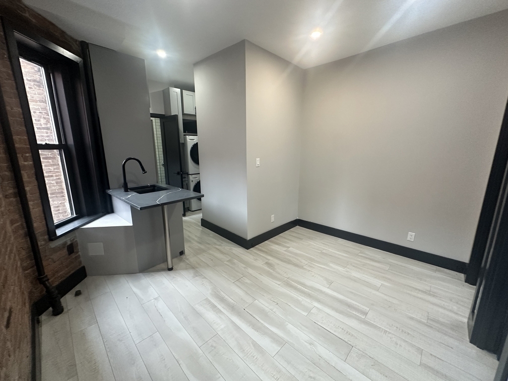 2154 2nd Avenue - Photo 4