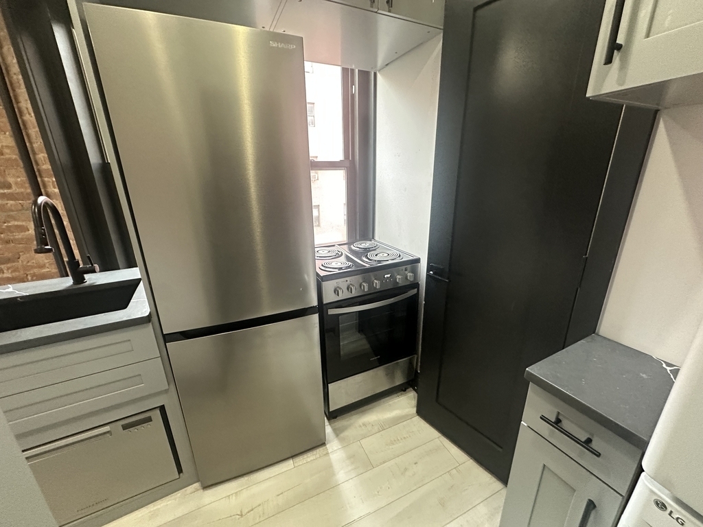 2154 2nd Avenue - Photo 6