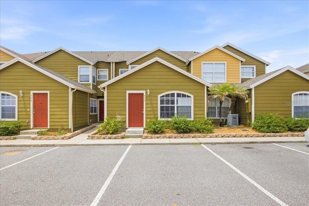 713 Washington Palm Loop - Photo 0
