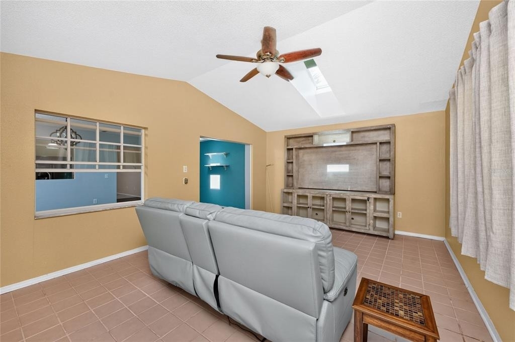 18407 Avon Avenue - Photo 29