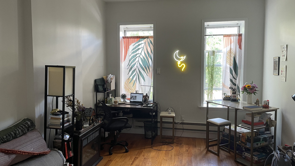 828 Halsey St - Photo 2