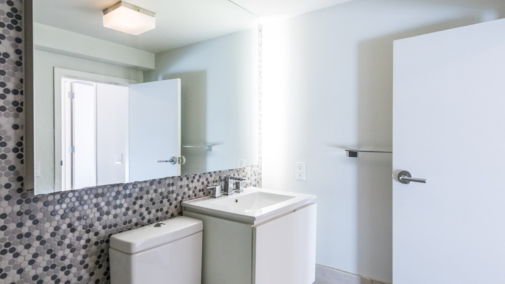 100 Dupont St - Photo 2