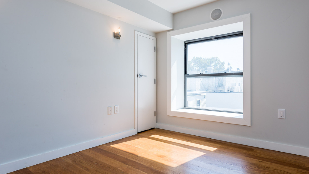 100 Dupont St - Photo 14
