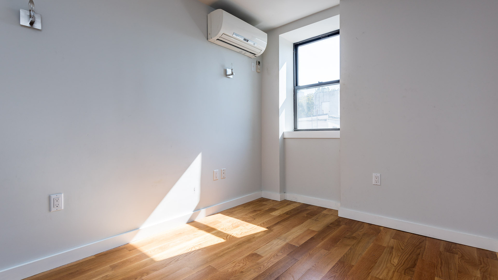 100 Dupont St - Photo 15
