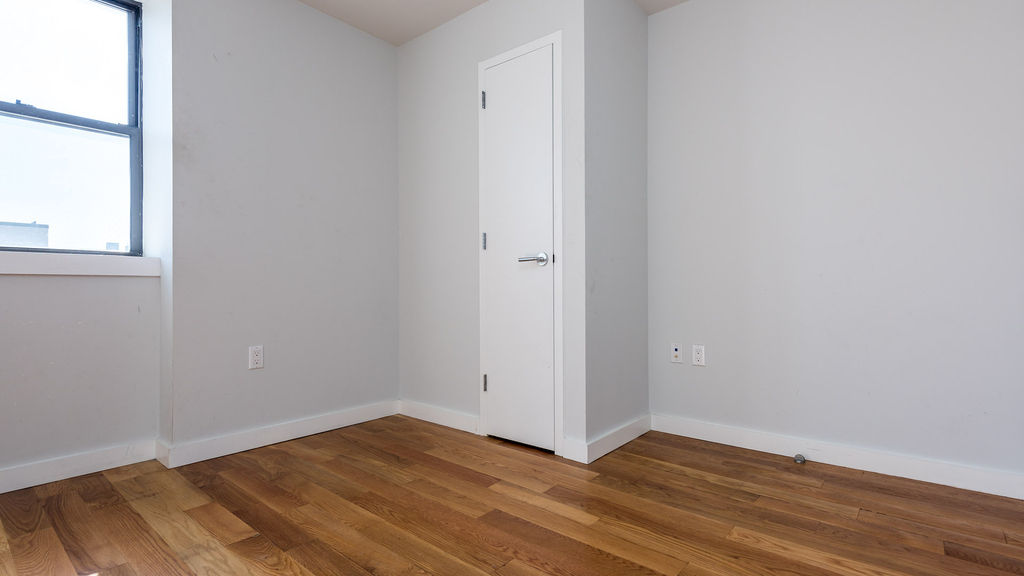 100 Dupont St - Photo 16