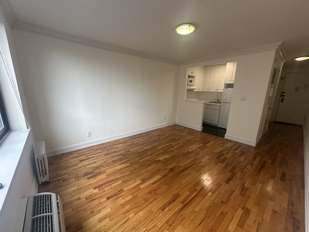 1661 York Avenue - Photo 1