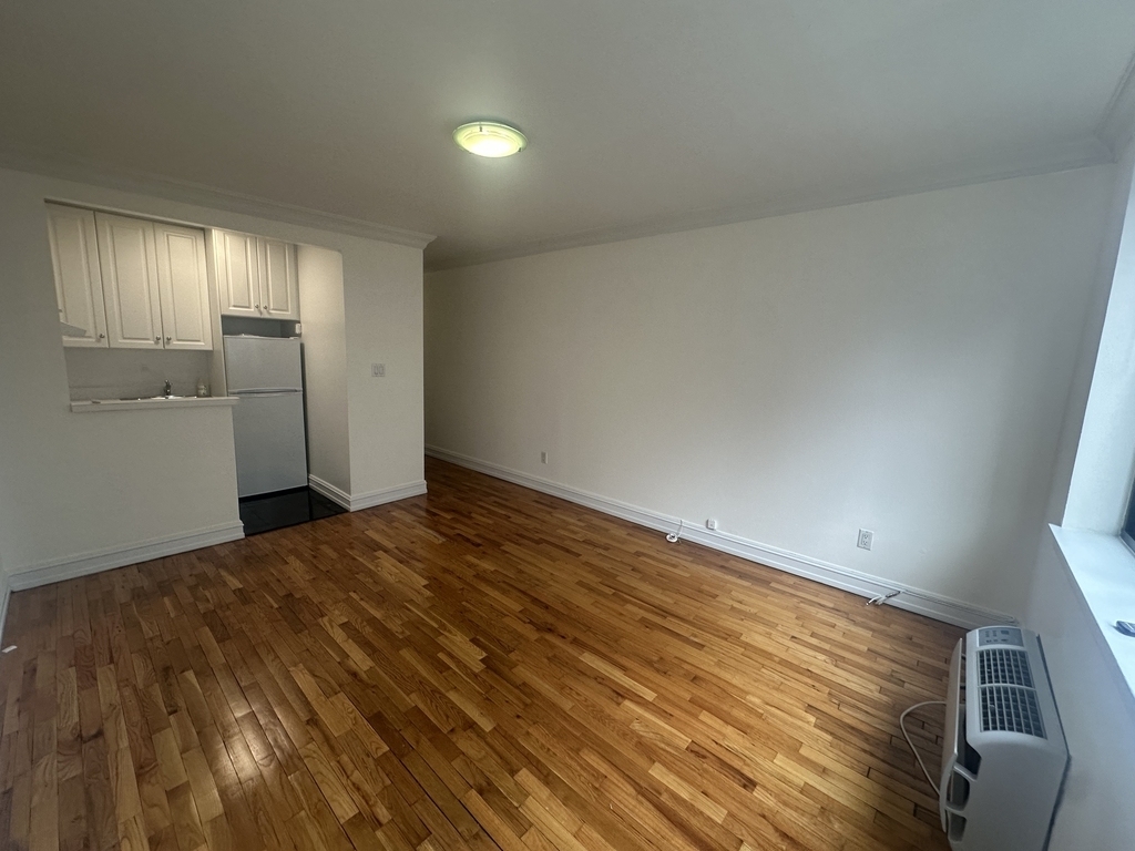 1661 York Avenue - Photo 0
