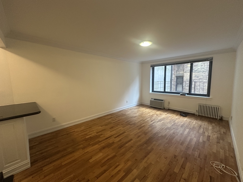 1661 York Avenue - Photo 2