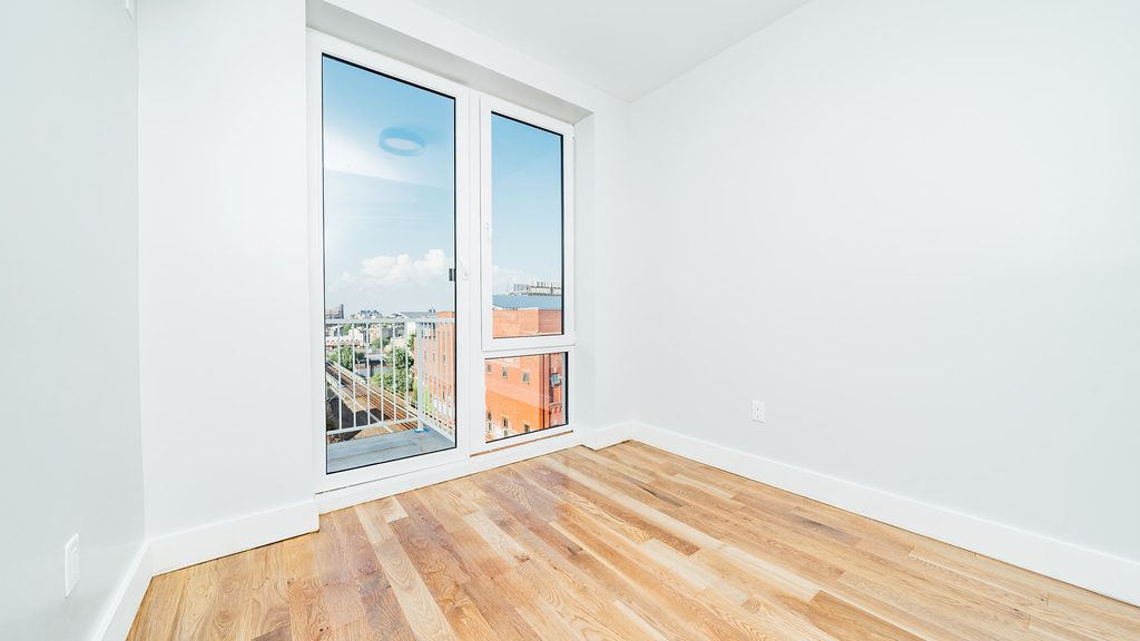 916 Bergen St - Photo 10