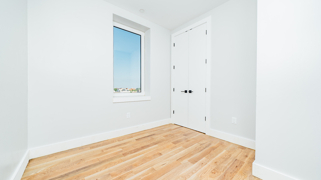 916 Bergen St - Photo 5