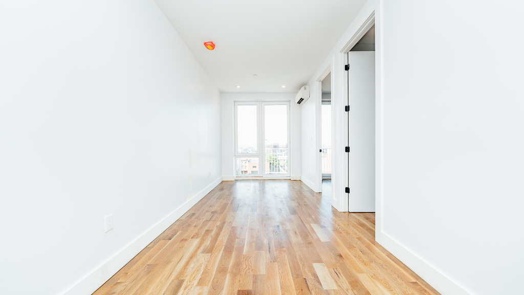 916 Bergen St - Photo 2