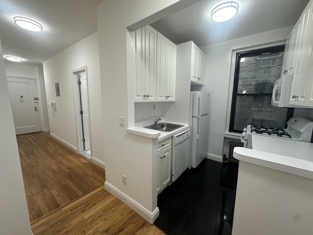 440 East 78th Street - Photo 6