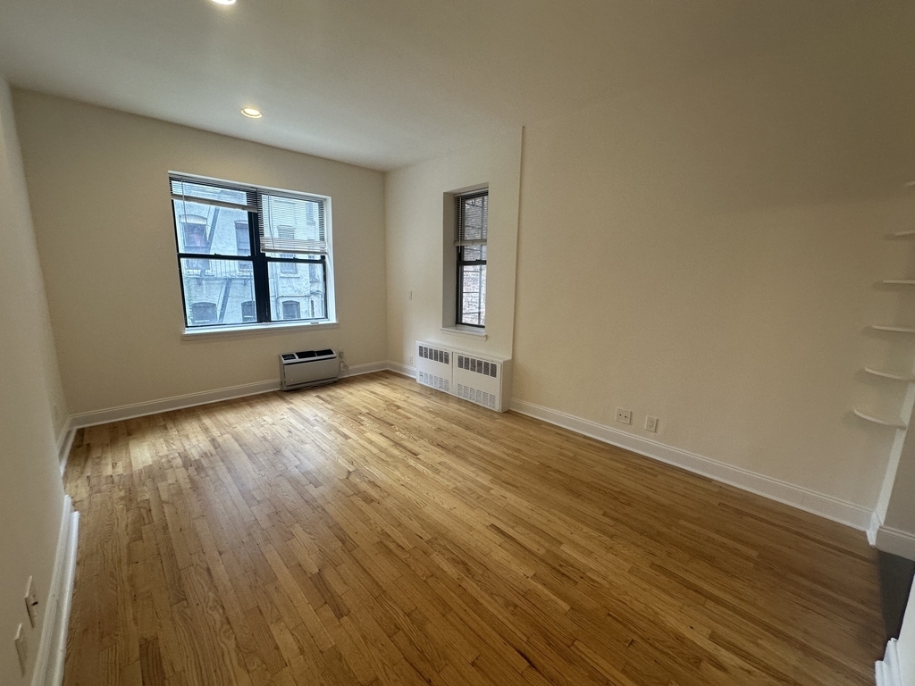 225 East 10th Street - Photo 2