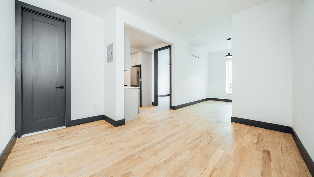921 Gates Ave - Photo 0