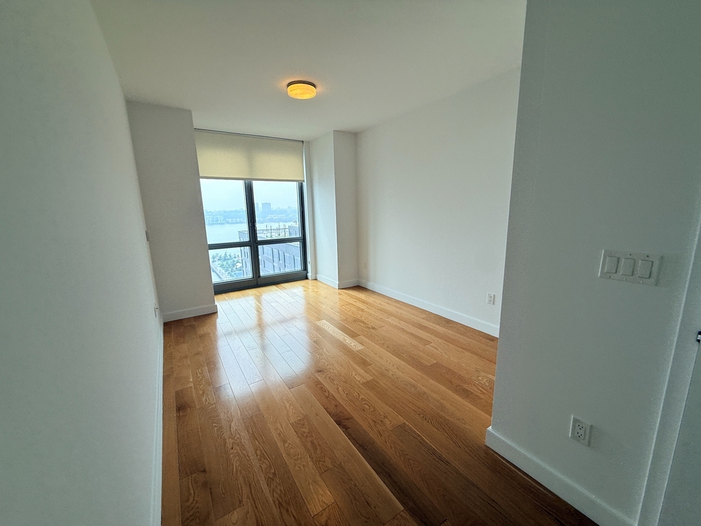 57th St & 11th Ave - Photo 11