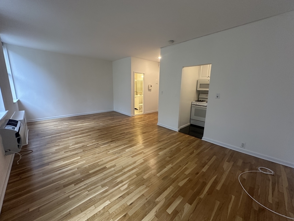 201 East 12th Street - Photo 2