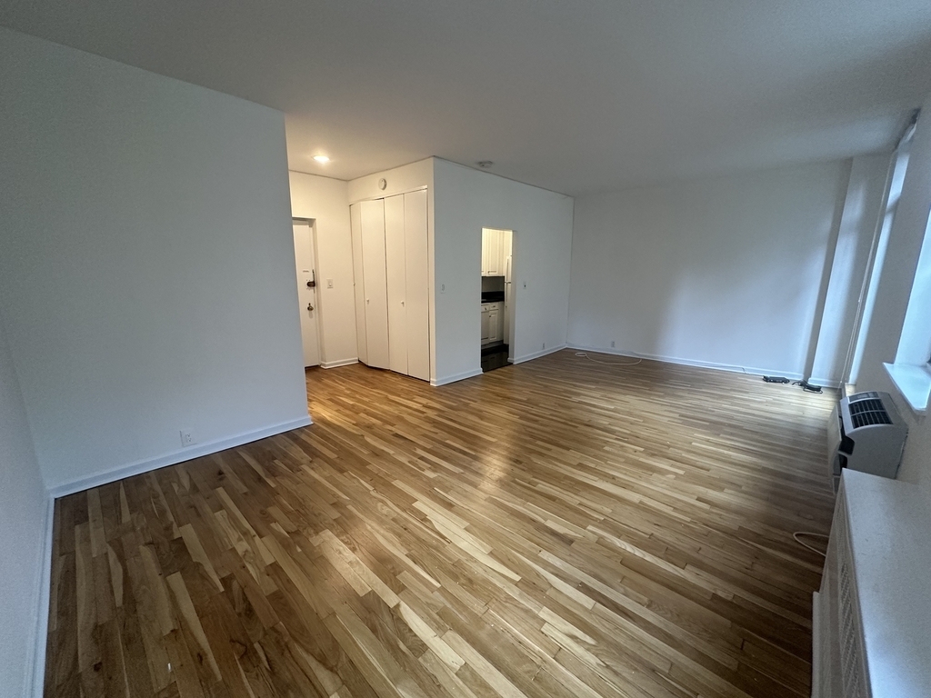 201 East 12th Street - Photo 1