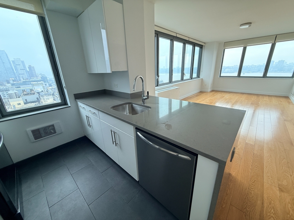  57th St & 11th Ave - Photo 10