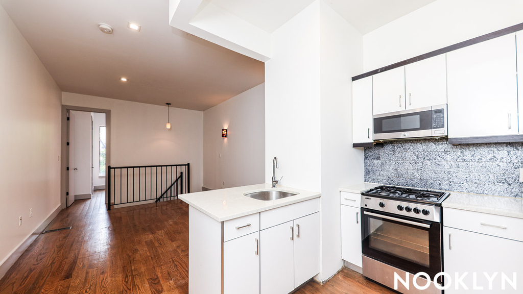 243 Harman St - Photo 17