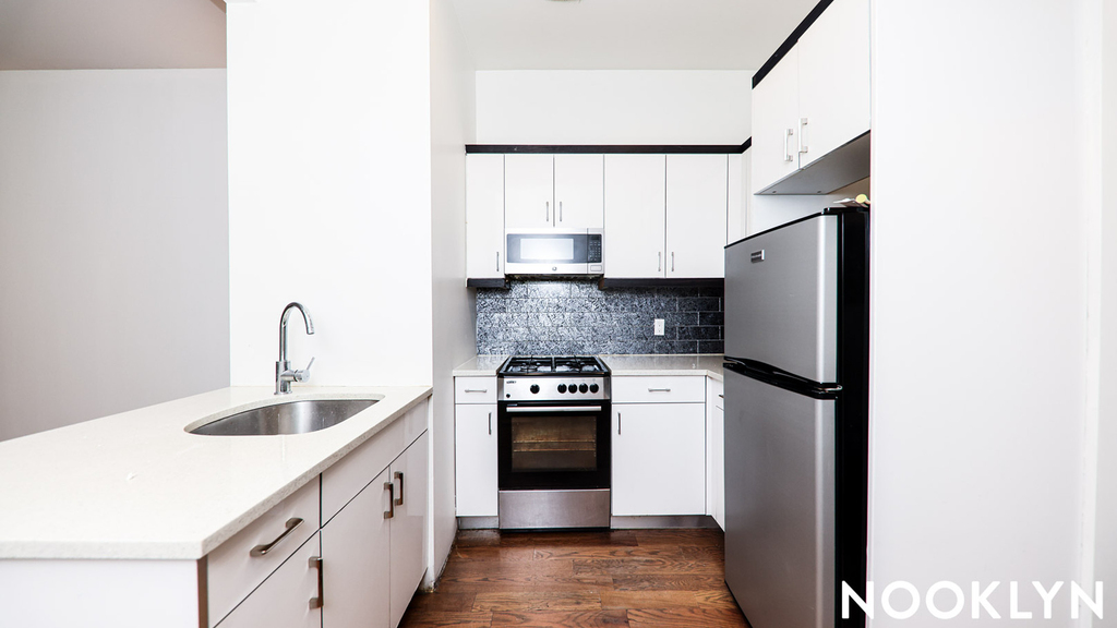 243 Harman St - Photo 2