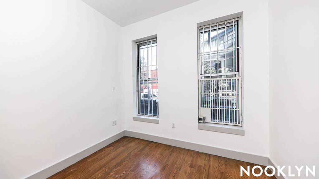 243 Harman St - Photo 10