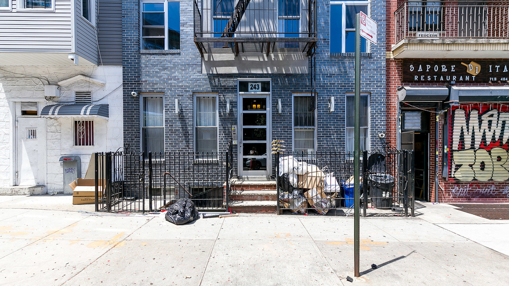 243 Harman St - Photo 1