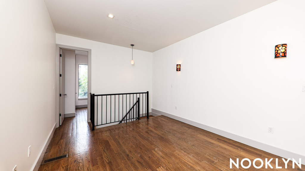 243 Harman St - Photo 0