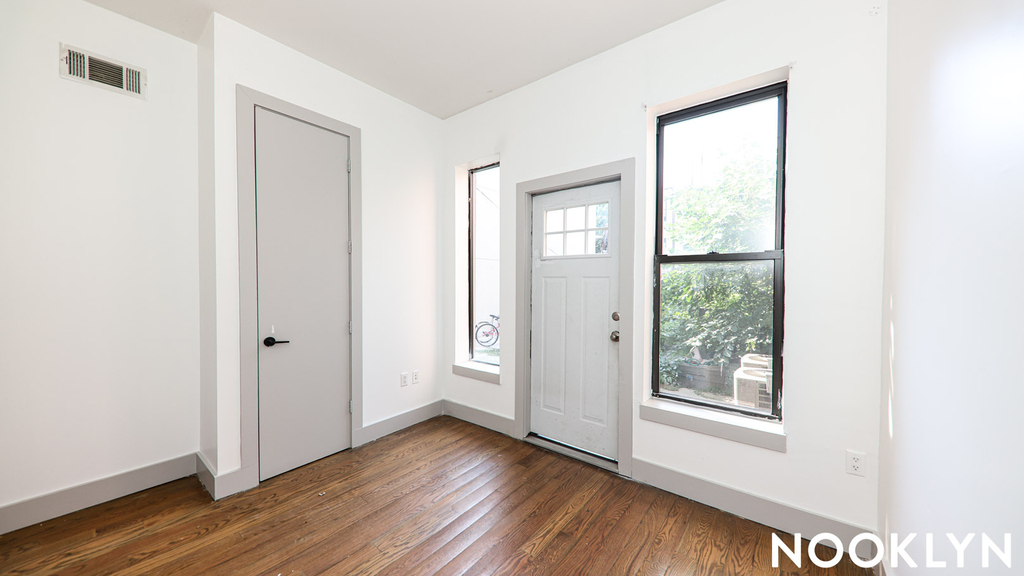 243 Harman St - Photo 6