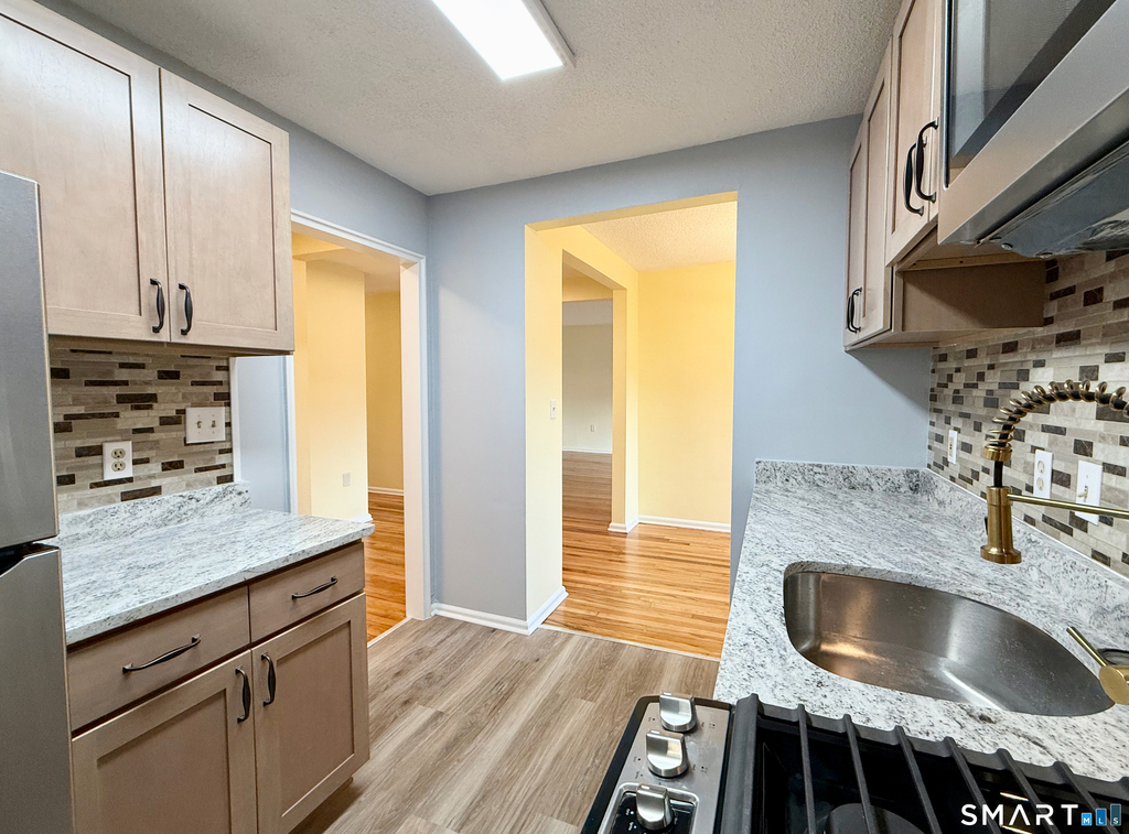 570 Whitney Avenue - Photo 2