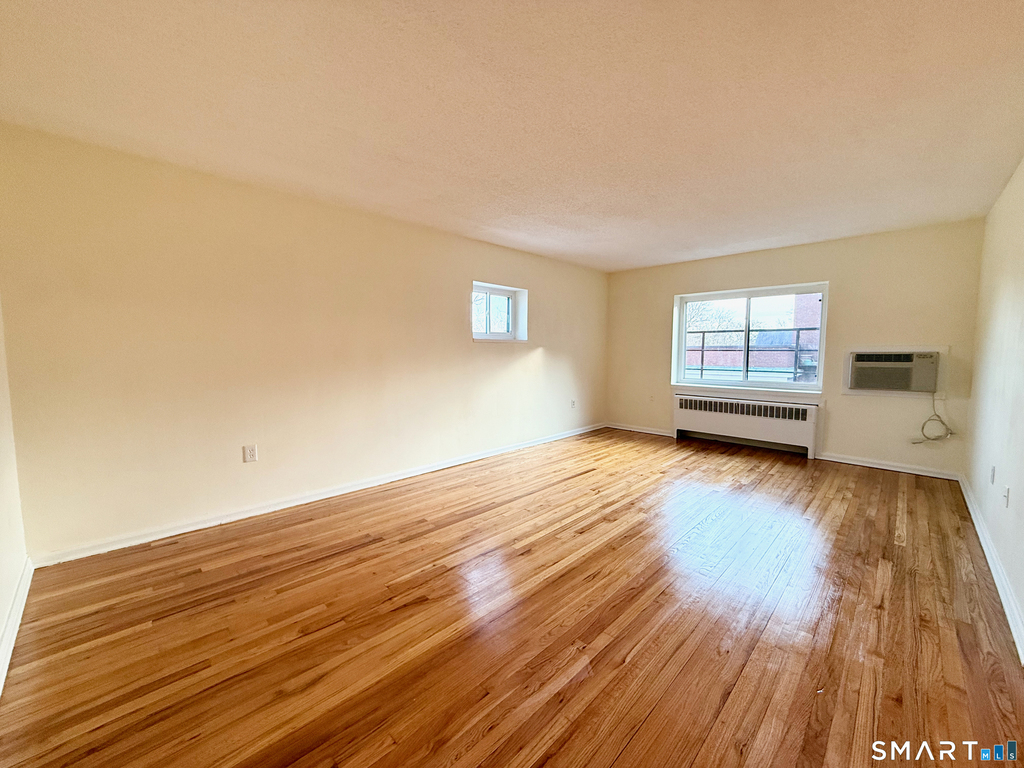 570 Whitney Avenue - Photo 4