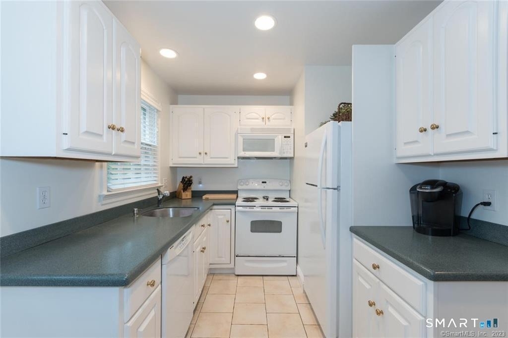 74 Grove Street - Photo 6