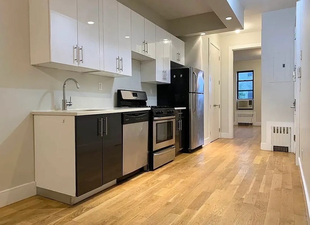 338 Melrose Street - Photo 0