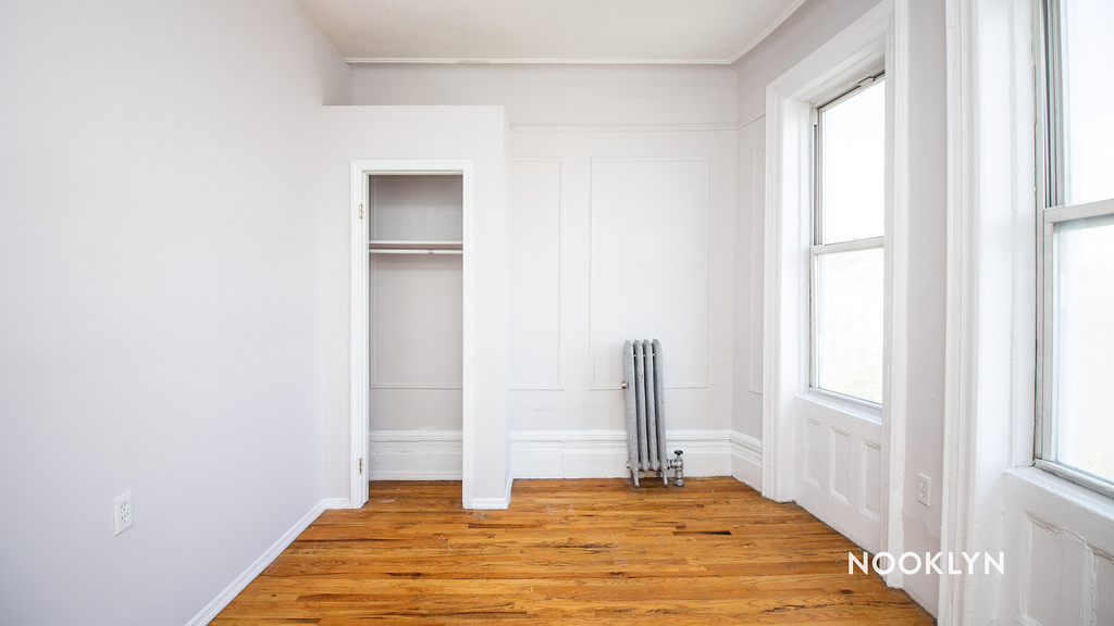 784 St Johns Pl - Photo 4