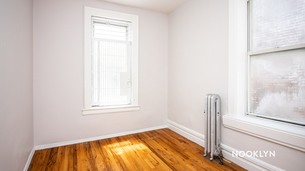 784 St Johns Pl - Photo 8