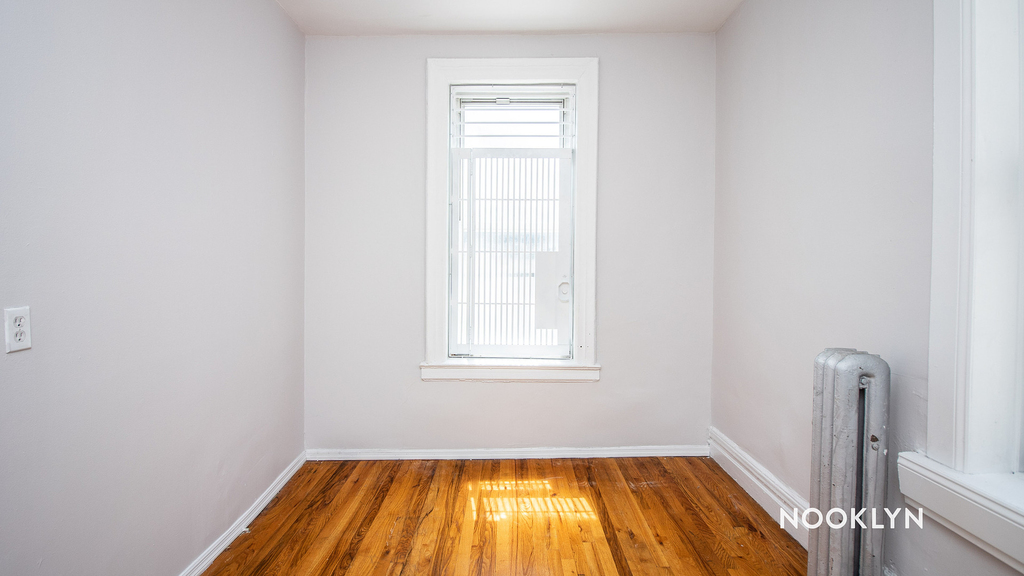 784 St Johns Pl - Photo 9