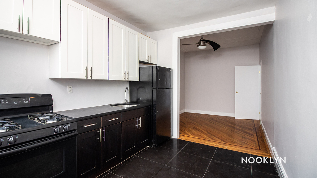 784 St Johns Pl - Photo 13