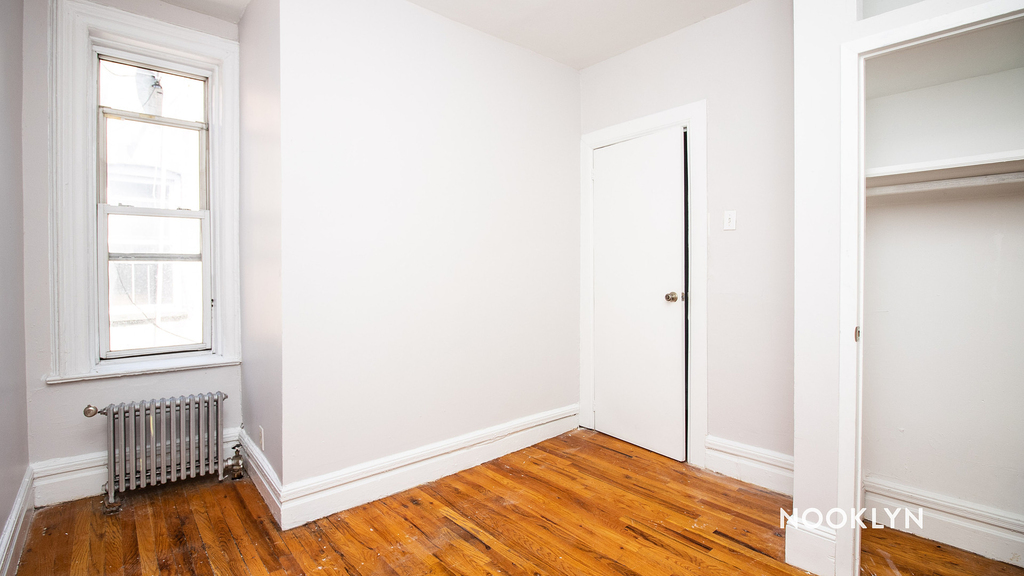 784 St Johns Pl - Photo 5