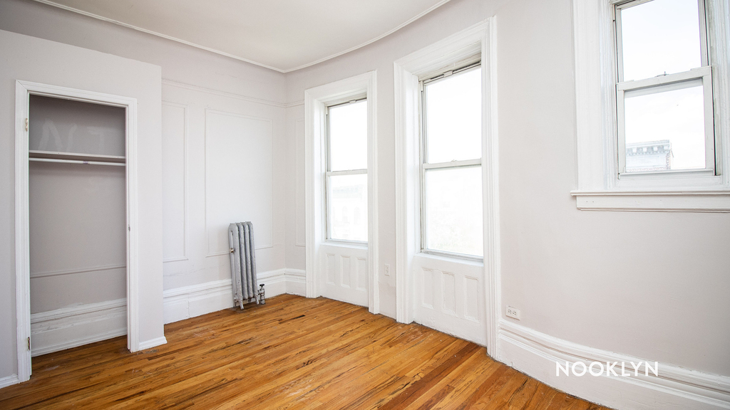 784 St Johns Pl - Photo 3